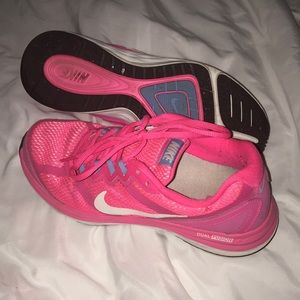 💕Pink Nike’s💕